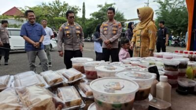 Bantu Masyarakat Saat Ramadhan, Polres Sampang Gelar Pasar Murah Dan Bagi-Bagi Takjil