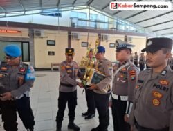 AKBP Hartono Berikan Penghargaan Kepada Juara 1 Lomba Adzan Khusus TNI-Polri Se-Jawa Timur