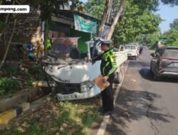 Tabrakan di Jalan Raya Rabiyan, Dua Mobil Terlibat, Satu Korban Alami Patah Kaki