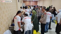 Dekatkan Diri ke Masyarakat, Polres Sampang Khitankan 50 Anak Secara Gratis