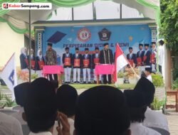KH. Saleh Faqih Haru Lepas Siswa Angkatan Pertama SMP Bani Dauri